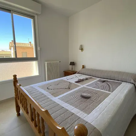 Apartment Trois-pieces Avec Loggia Et Parking A Canet-plage - Fr-1-750-64 *
